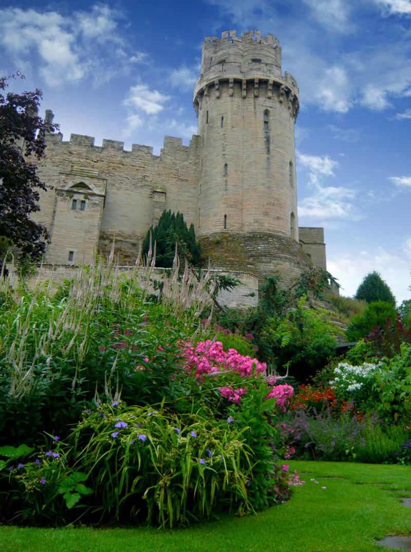 Warwick Castle from The Mill Garden. Credit Jessica Spengler