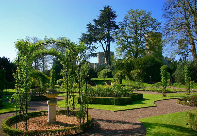 Warwick Castle grounds. Credit Paul Reynolds, flickr