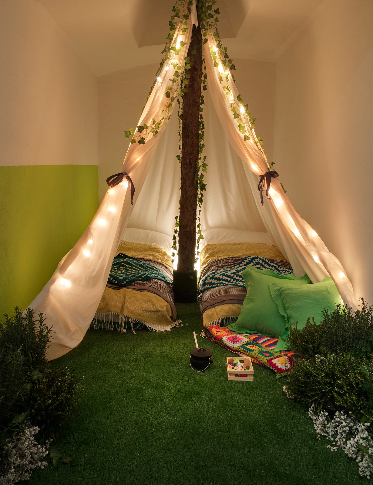 greenery-apartment-installation-airbnb-pantone-design_dezeen_2364_col_9