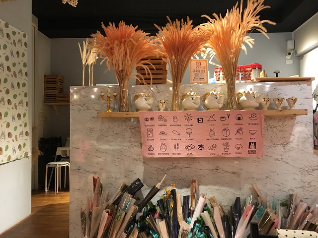 櫃台前也有一些小束的乾燥花可以購買@高雄漢神商圈夜貓子雪花冰店