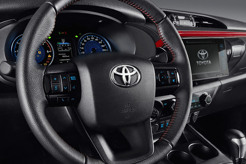 TOYOTA HILUX LIMITED - INTERIOR