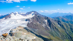 Widok ze szczytu Marjanishvili 3555m na wschód.  Pasismta 3779m i Machkhapara 3524m.