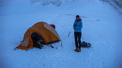 Namiot rarowników na lodowcu Kasebi (4000m). Monika.