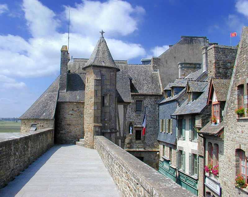 Mont Saint-Michel, rampart and houses