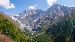 Widok z Koruldashi na  lodowiec Koruldashi, Ailama 4547m i Curungal 3018m