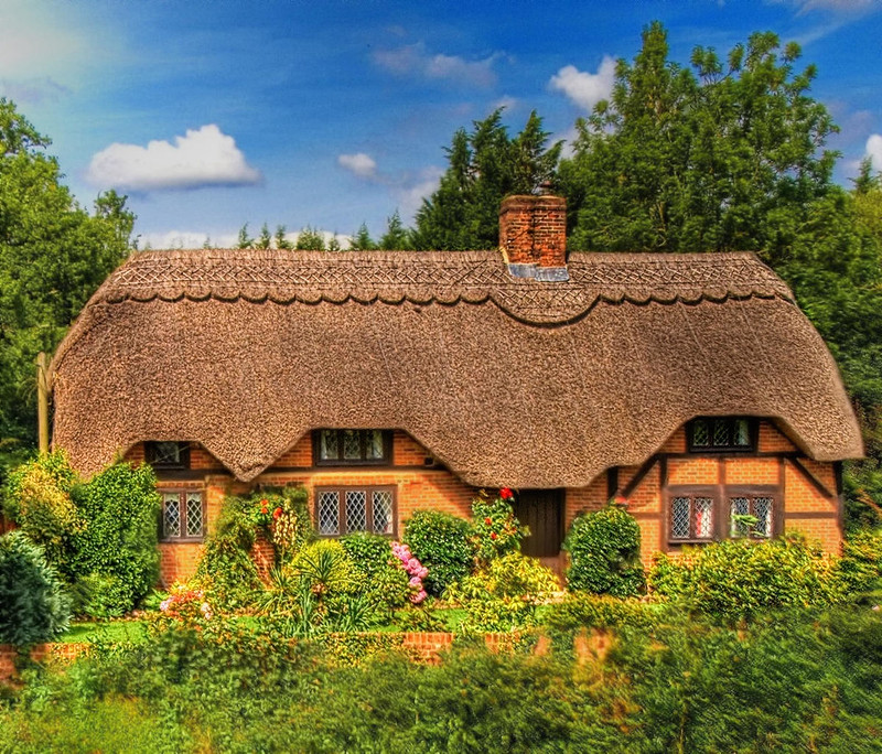 Thatched cottage in Brook Village in the New Forest. Credit Anguskirk, flickr