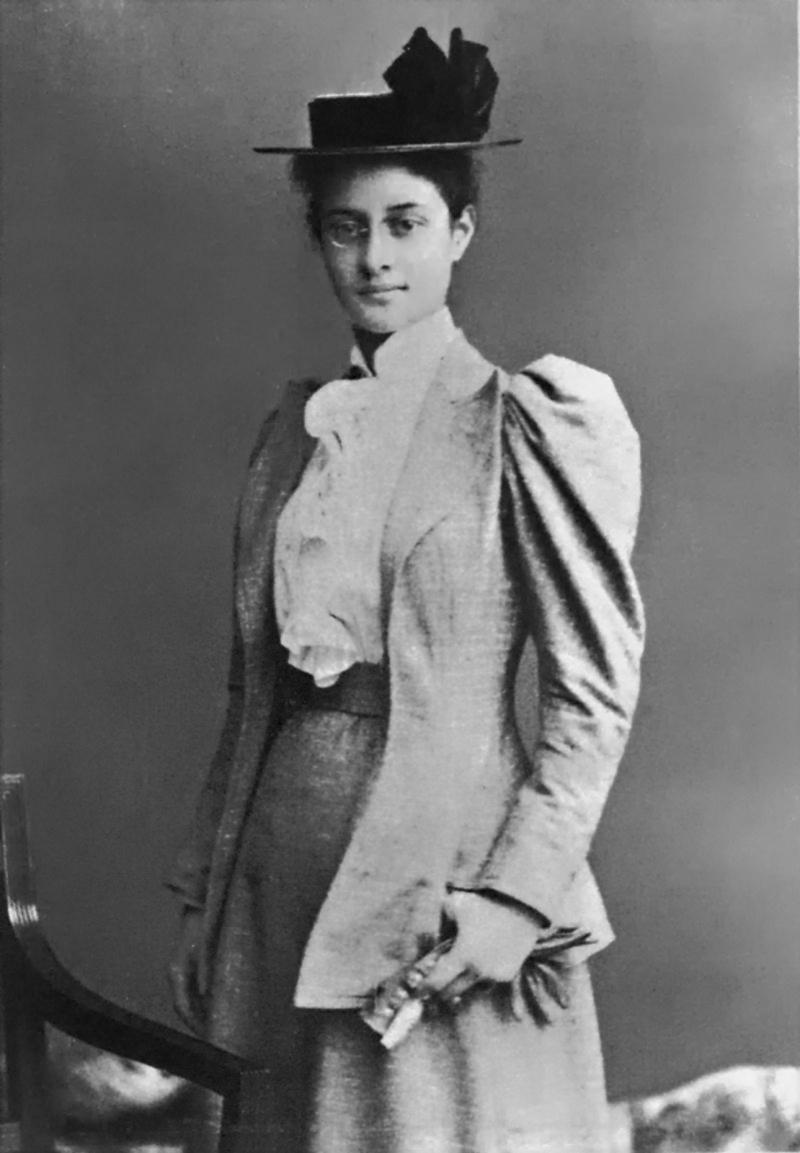 Princess Kaiulani in 1892 wearing glasses while attending school in London, England