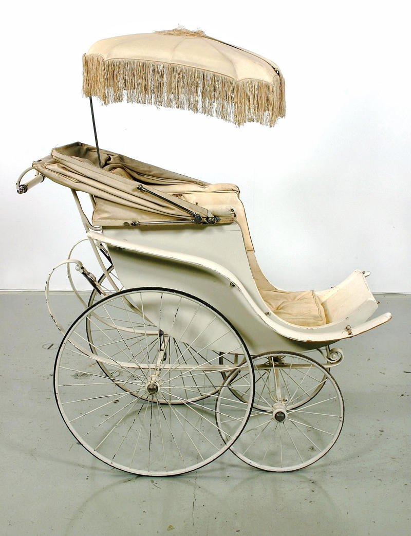 Stroller used by the children of Crown Prince Gustaf Vi of Sweden. (Manufactured by Hitchings Ltd London. Credit Livrustkammaren (The Royal Armoury)