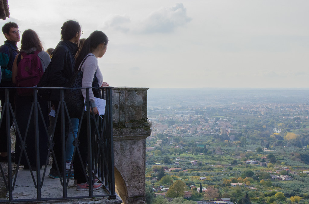 Students at Cornell in Rome take in the view at Villa d'Este. photo / Ihwa Choi (B.Arch. ‘20) 