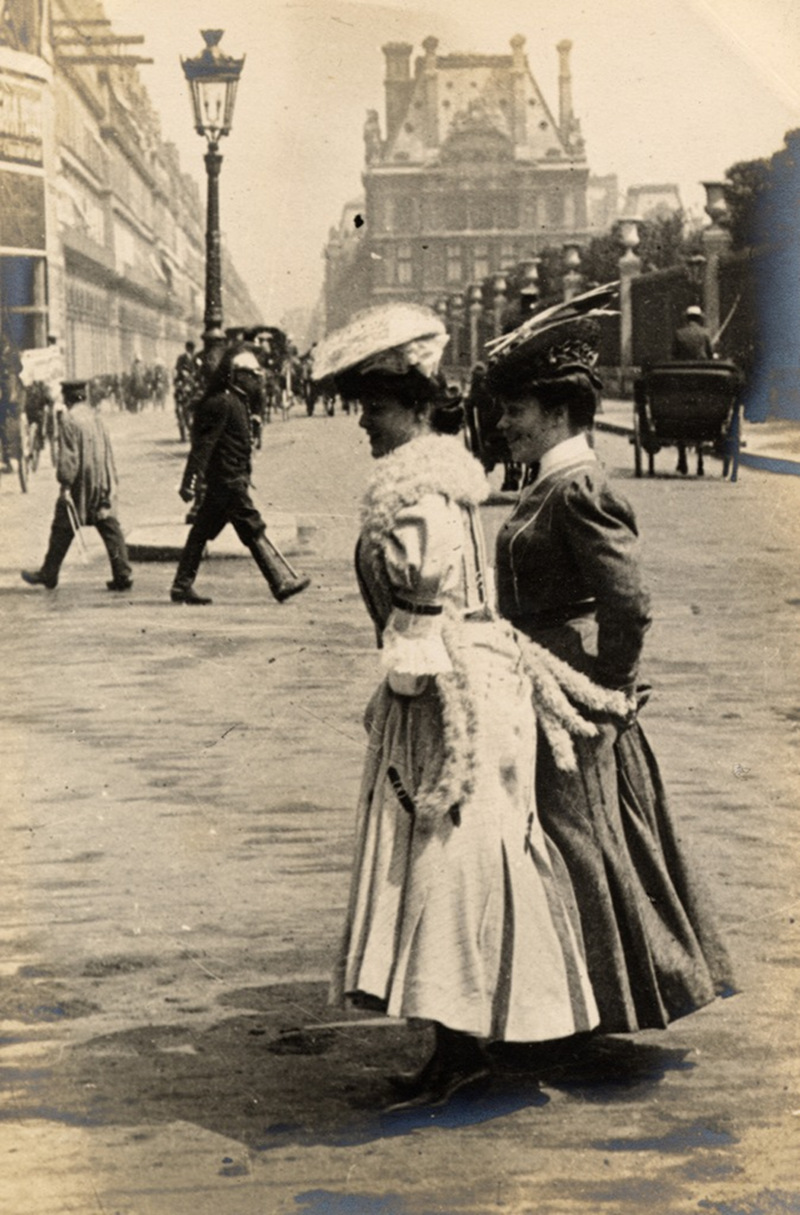 Crossing the boulevard, Paris, 1906