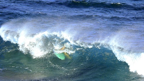Surfing Ho'okipa Beach