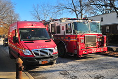 FDNY Buildings Unit BU-06 and Tower Ladder 152