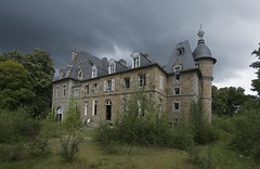 Château du Golf // Château Goldfinger