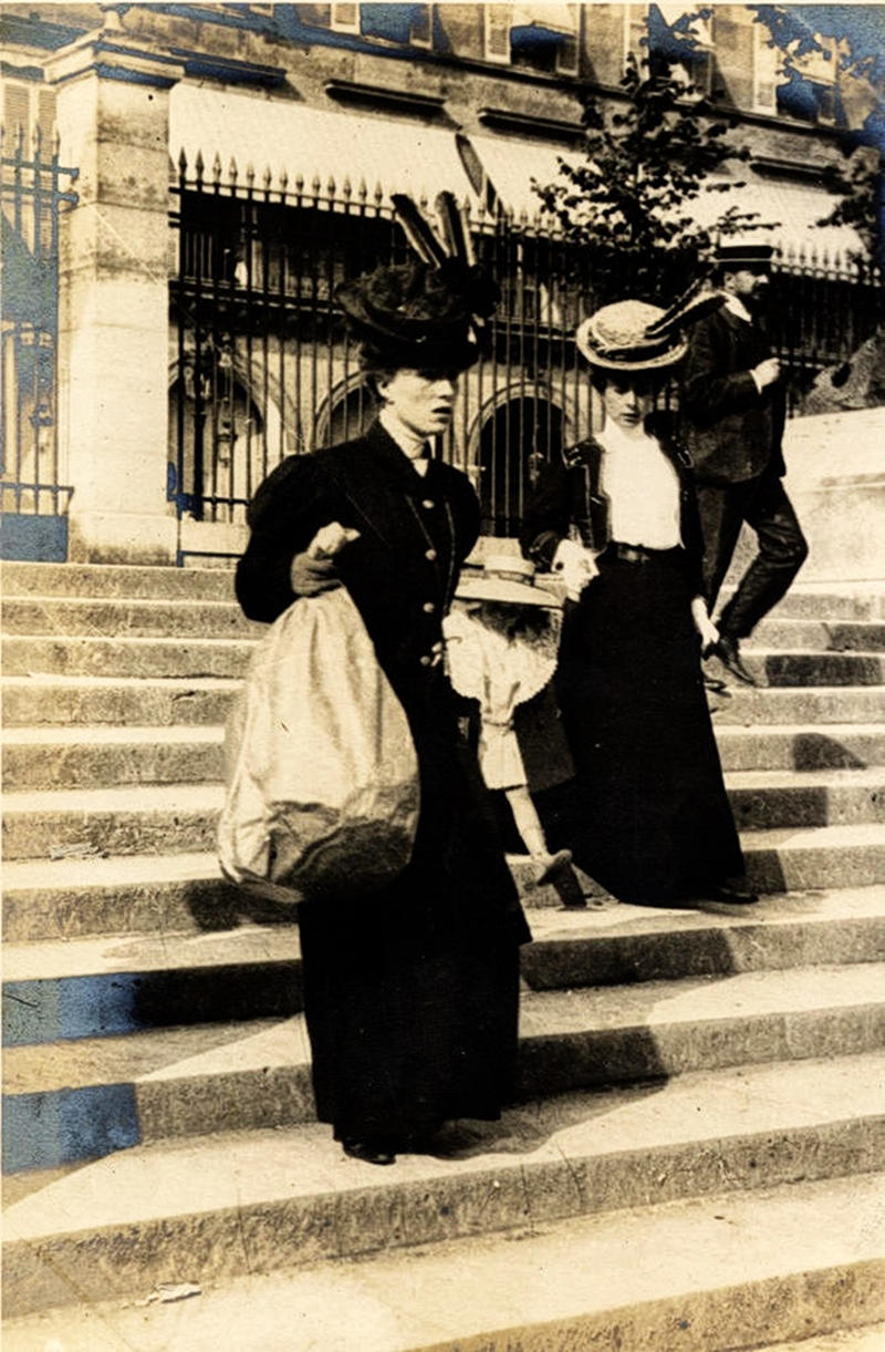 Coming down the steps to Rue de Rivoli, Paris, 1906