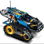 LEGO Technic 42095 Remote Controlled Stunt Racer 7