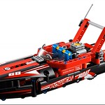LEGO Technic 42089 Power Boat 2