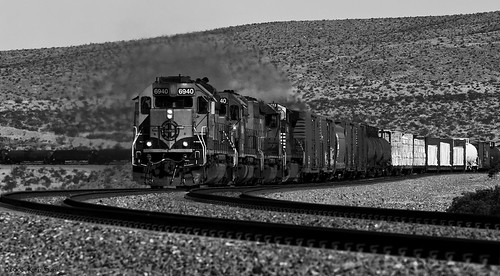 california blackandwhite canon outdoors desert trains ludlow socal mojave canondslr bnsf locomotives railroads canon70200f4l emd alltrains deserttrains sbcusa monochromeaward kenszok