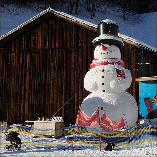 schnee snow geotagged austria snowman montafon nikkor schneemann oesterreich d300 vorarlberg gaschurn nikoncapturenx 1685mmf3556gvr 1685vr geo:lat=46983663 geo:lon=10024627