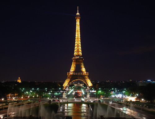 Eiffel Tower at night1