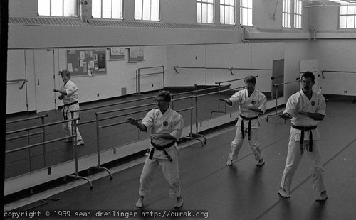 scan 1989 28th aakf nationals karate tournament umn.edu us minnesota st paul kodak 5054 roll a 0011.16Gray raw.png