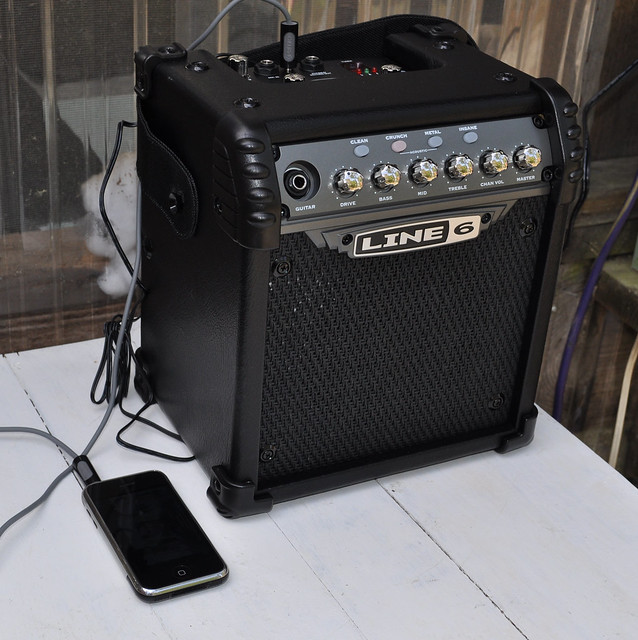 Photo：Line 6 Micro Spider Amp and iPhone By foqus
