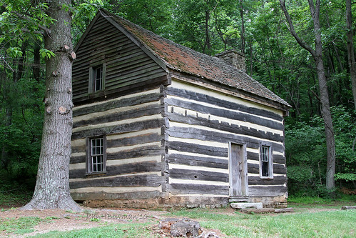 houses virginia may parks nationalparks blueridgeparkway oldhouses 2010 bedfordcounty peaksofotter canon24105l logstructures virginiamountains pollywoodsordinary may2010