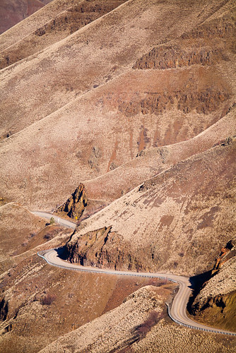 road red usa brown oregon canyon winding steep