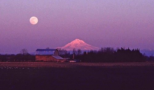 sunset moon mountain film oregon barn full cascades mounthood astrologicalweatherphenomena 19732004