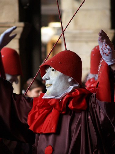 rouge banda costume confetti carnaval aude masque 2010 prune limoux aragou laragou2010