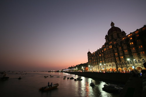 mumbai india taj hotel night sunset theindiatree
