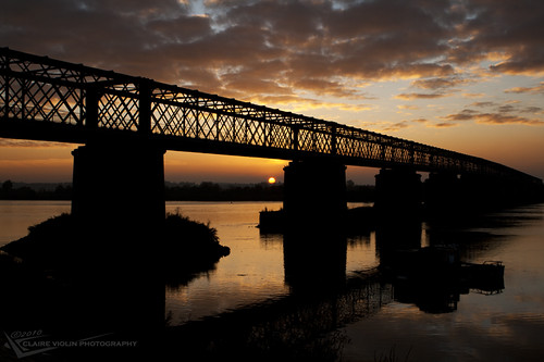 bridge shadow water sunrise river boats dawn ombre pont loire fleuve aube mauves