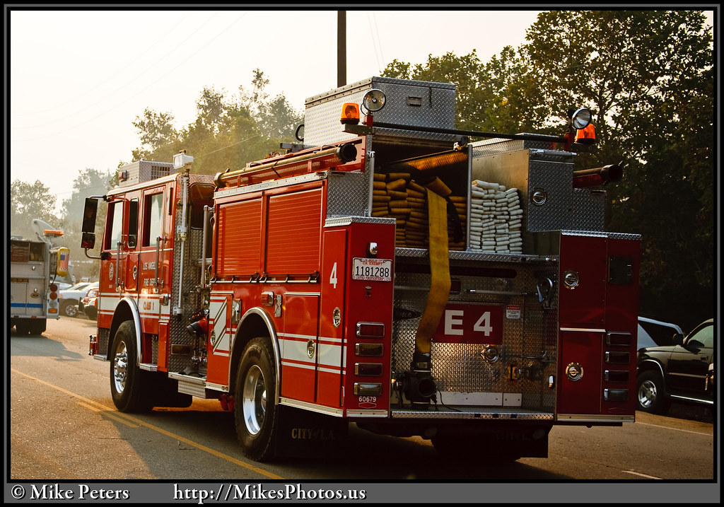 20090830-StationFire-LAFD-Engines-004