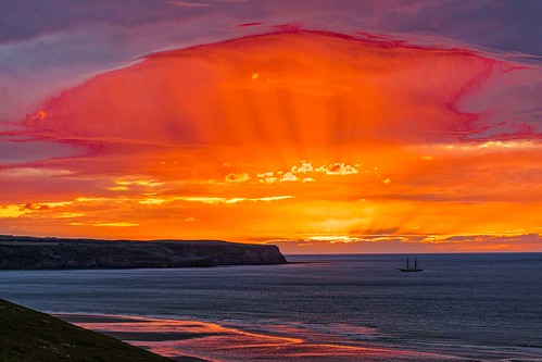 sunset clouds sky boat sea cliff beach dusk sundown seascape rays canonef100400mmf4556is clifftop whitby northyorkshire uk