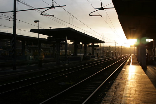 italy sun sunrise canon rebel europe traintracks platform trainstation rays civitavecchia xti