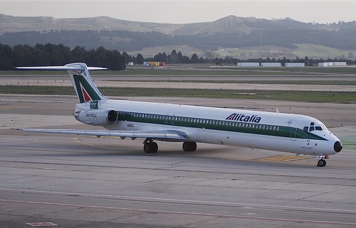 Alitalia MD-82; I-DATG@MAD;25.02.2007/452ah