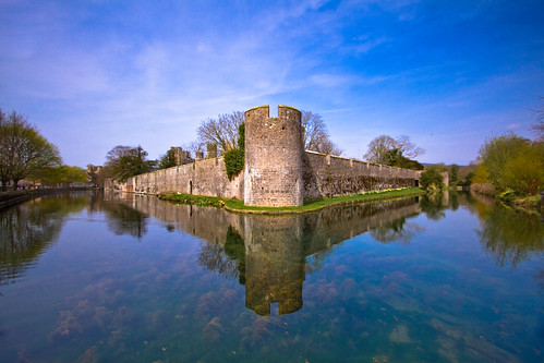 water canon reflections eos wells somerset palace 7d bishops moat 10mm mathewroberts stillnothappywiththisshot