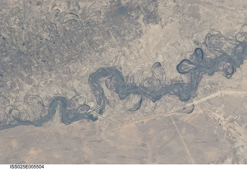 asia nasa kazakhstan aralsea floodplain internationalspacestation stationscience crewearthobservation syrdaryariver chardarareservoir