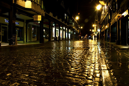 streets wet rain cheshire chester cobbles d300 digitalcameraclub colorphotoaward “flickraward” “flickraward5”