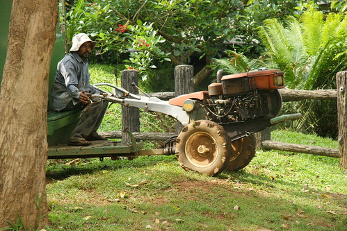 tractor vehicle srilanka pinnawela elephantorphanage twowheels pinnawelaelephantorphanage