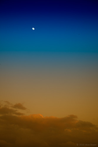 sunset sky moon colors lune canon colours couleurs colores luna filter moonrise nuages nuves breakintheclouds fav10 canonef24105mmf4lisusm colorefex ef24105f4lisusm gradientfilter 027365 canoneos5dmarkii 5dmk2 canon5dmarkii alexstoen alexstoenphotography