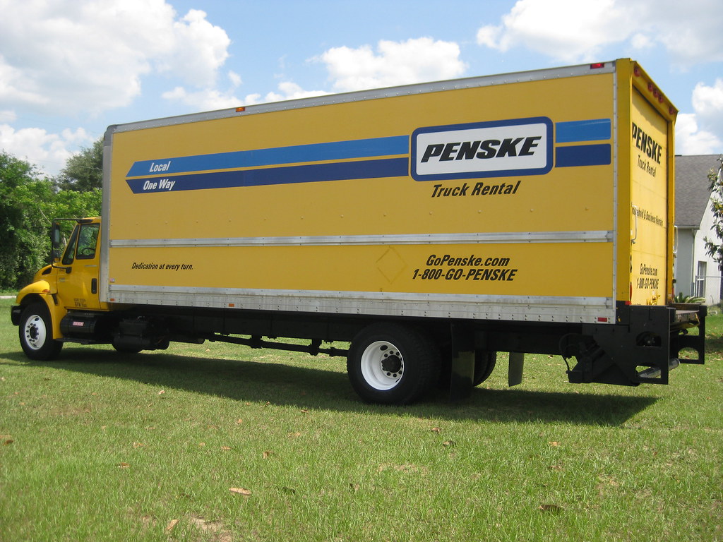 penske-truck-rental-international-4300-morgan-box-truck-with-maxon