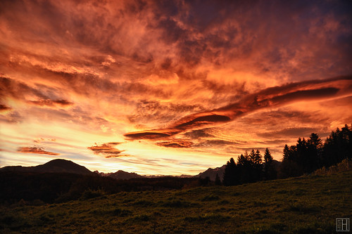 morning autumn red alps hot clouds geotagged dawn austria spirit föhn vorarlberg schellenberg nofels geo:lat=4724965075 geo:lon=957462500