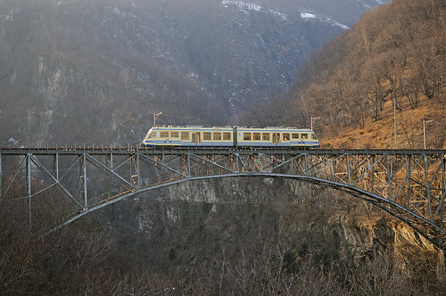 railroad bridge switzerland ticino railway trains ponte railcar fart svizzera brücke bahn mau ferrovia treni centovalli r320 vigezzina nikond90 elettromotrice ssif triebzuge abe46
