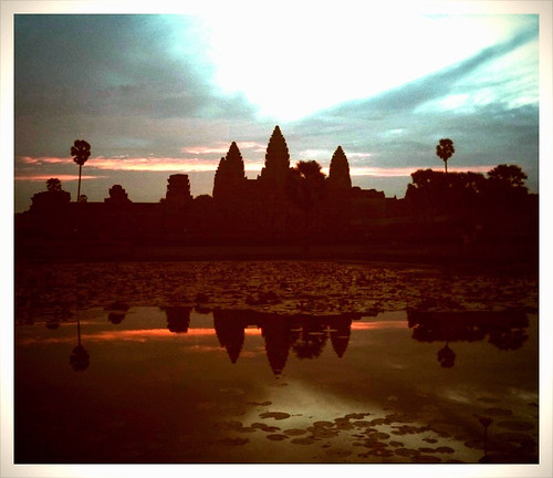 silhouette sunrise cambodia angkorwat camerabag iphone