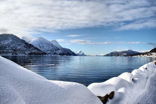 sea snow mountains ice fjord sjøholt larigan phamilton gettyimagesnorwayq1 licensedwithgettyimages
