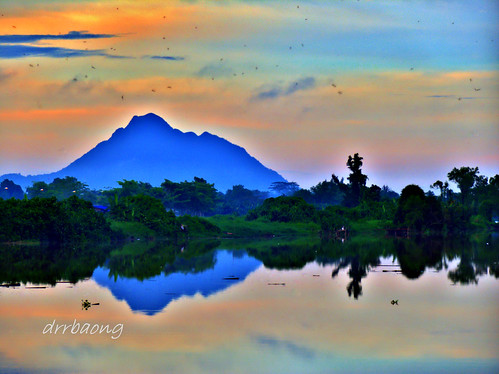 sunset sky cloud mountain reflection river sarawak malaysia gunung kuching refleksi sungai serapi gunungserapi mygearandmepremium