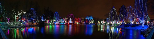 christmas columbus ohio panorama holiday reflection water night zoo lights pond long exposure powell wildlights