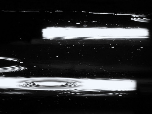 light bw abstract reflection luz water rain água puddle chuva highcontrast wave pb nightscene abstrato reflexo onda noturno ufes altocontraste felubra felipelb felipelubra