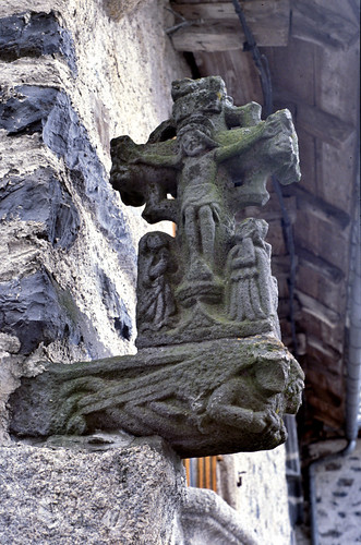sculpture france pierre croix laguiole aveyron aubrac artreligieux basalte