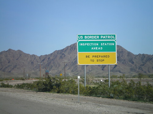 arizona sign i8 interstatehighway usborderpatrol biggreensign yumacounty inspectionstation usborderpatrolinspectionstation
